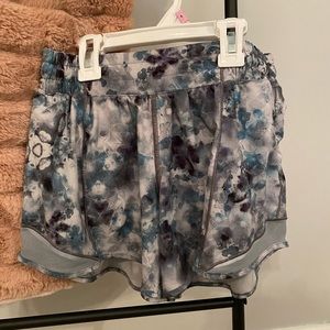 LULULEMON HOTTY HOT 4”